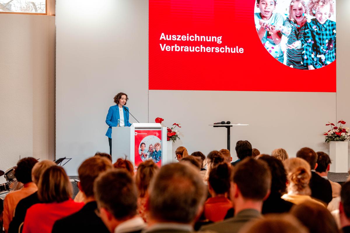 Ramona Pop, Vorständin des Verbraucherzentrale Bundesverbands, hält ihre Keynote